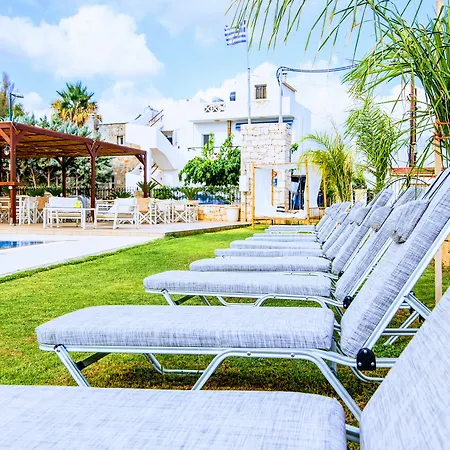 Yiannis Manos 3* מאליה