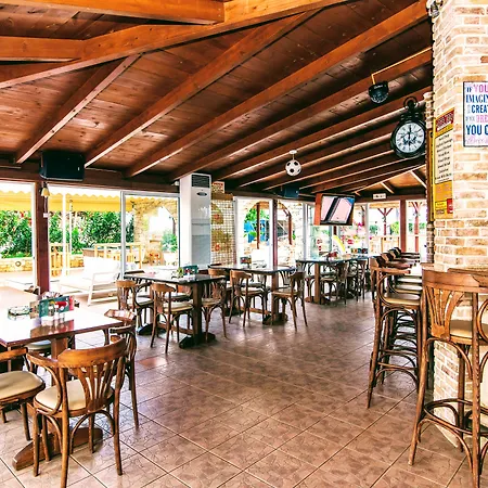 Yiannis Manos 3* מאליה