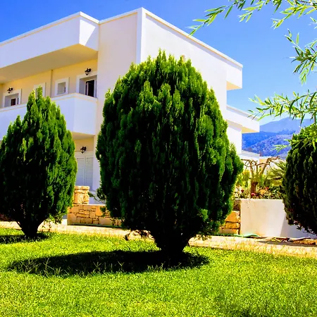 Yiannis Manos 3* מאליה