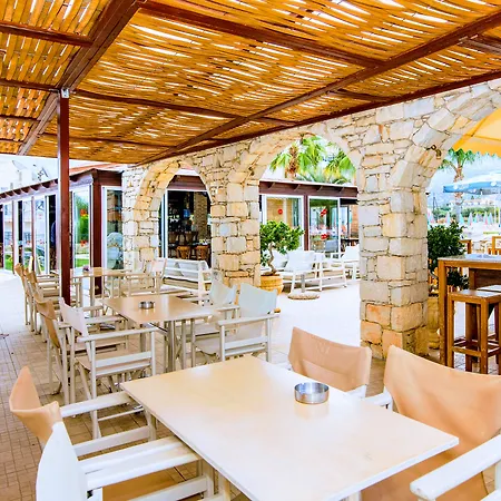 Yiannis Manos Apartmanhotel